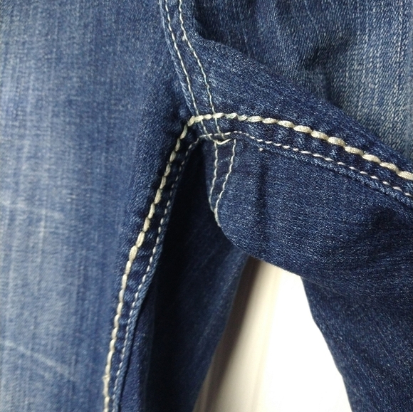 Maurices original dark wash denim capris zip button close. Size 5/6 - Picture 7 of 12